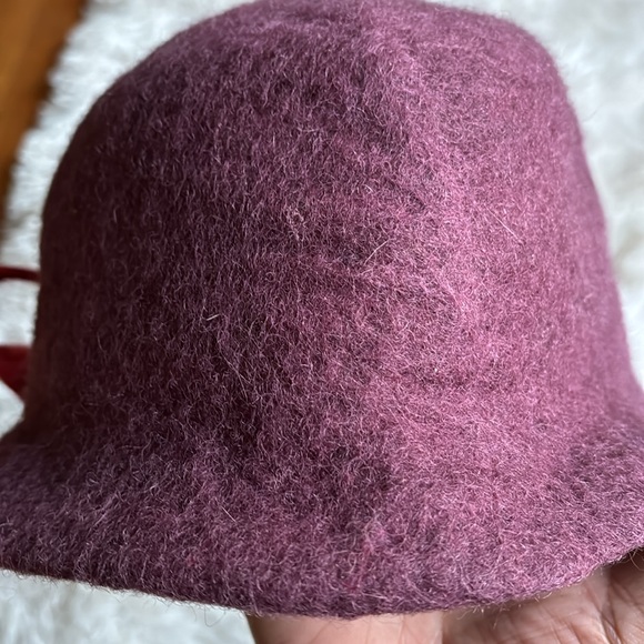 Women’s cute Wool with 3 contrasting florettes winter casual hat, accessories - Picture 3 of 10